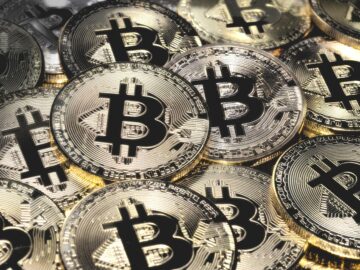 Bitcoin Hits $121K Amid Record $19 Billion Crypto Liquidation, Prompting Investor Hedging