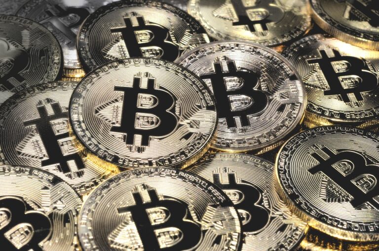 Bitcoin Hits $121K Amid Record $19 Billion Crypto Liquidation, Prompting Investor Hedging