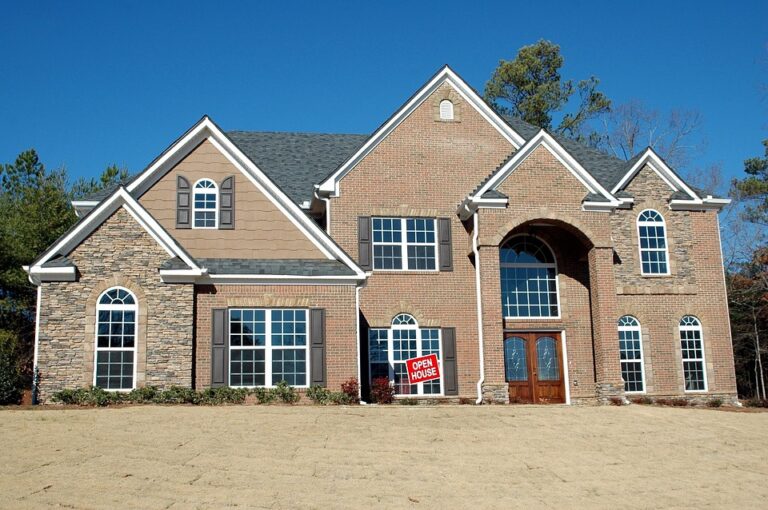 Record Low Mortgage Rates: Time to Refinance? Experts Weigh In!